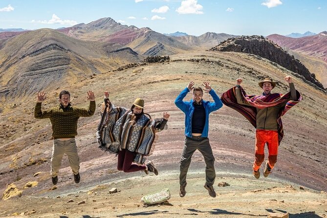 Private Palccoyo Rainbow Hike Without the Crowds - Getting to Palccoyo: briefing, first sighting, then alpaca time