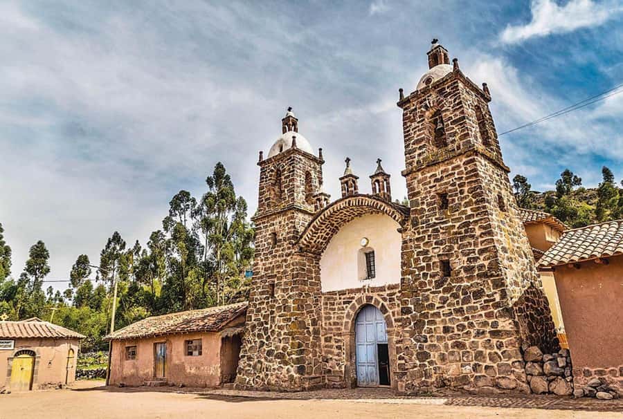 Puno: Route Of The Sun to Cusco with Lunch and Ticket Option - Andahuaylillas Church of San Pedro Apóstol: the highlight many people remember