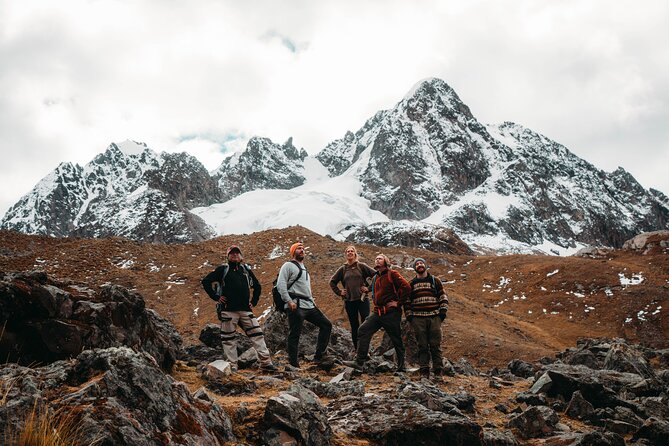 Rainbow Mountain and Red Valley Hike – 2 Days / 1 Night - Day 1 from Quesiuno to Surinecocha: Ausangate Arrives in Stages