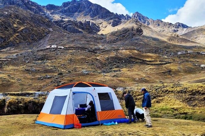 Rainbow Mountain & Red Valley Premium Tour with picnic - Picnics, but with structure: snacks, buffet lunch, and water