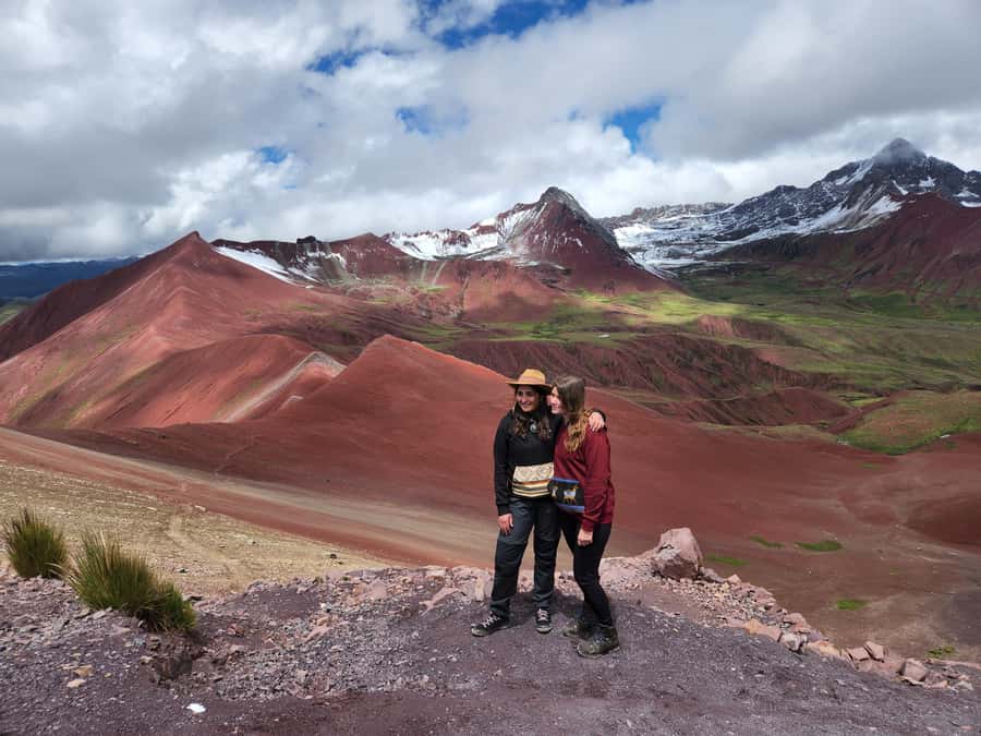 Rainbow Mountain Tour and optional visit to the Red Valley - The Hike Up to Rainbow Mountain (and the photo window that matters)