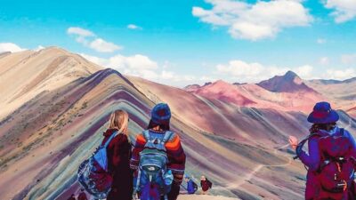 Rainbow Mountain Vinicunca Short Route + Red Valley - The early pickup and the long bus day to Cusipata
