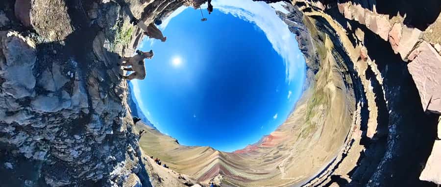 rainbown mountain Vinicunca 1 day - Pickup, bus ride, and breakfast: the day starts at 4–5 a.m.