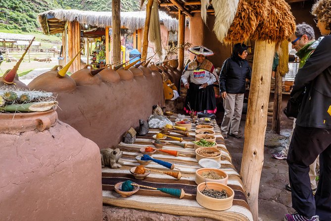 Sacred Valley and Machu Picchu Tour in 2 days with Peru Vip - Awana Kancha and Taray: quick stops with real payoff