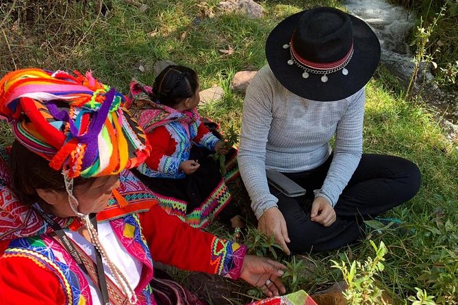 Sacred Valley Textile Workshop – Dyeing & Weaving in Cusco - Hand-Dyeing Baby Alpaca Yarn the Traditional Way