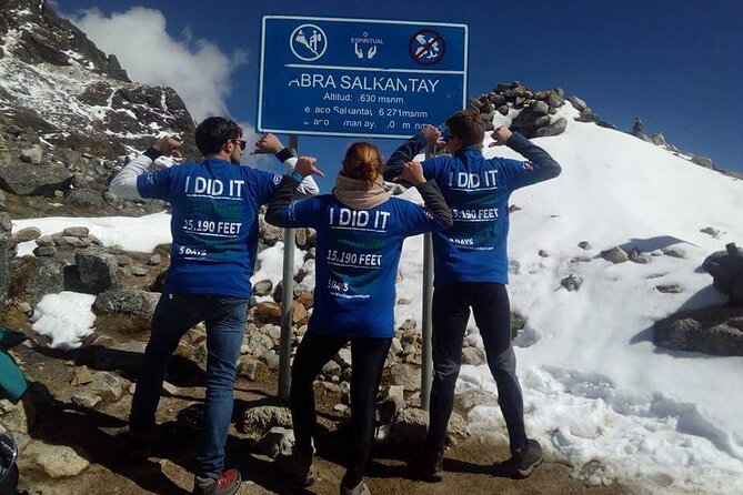 Salkantay Trek to Machu Picchu in 4 days - Machu Picchu at 6:30 am: bus zigzags, a 2-hour guided tour, and photo time