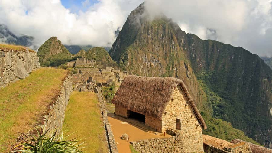 Tour Machu Picchu + Mountain of Huayna Picchu 2 days - Day 2 morning: guided Machu Picchu starts early for a reason