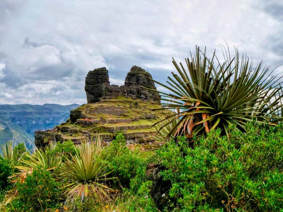 "Waqra Pucara, The Majestic Fortress Revealing Secrets of the Andes". - Entering the Andes at 4:30am: pickups, pace, and why timing matters